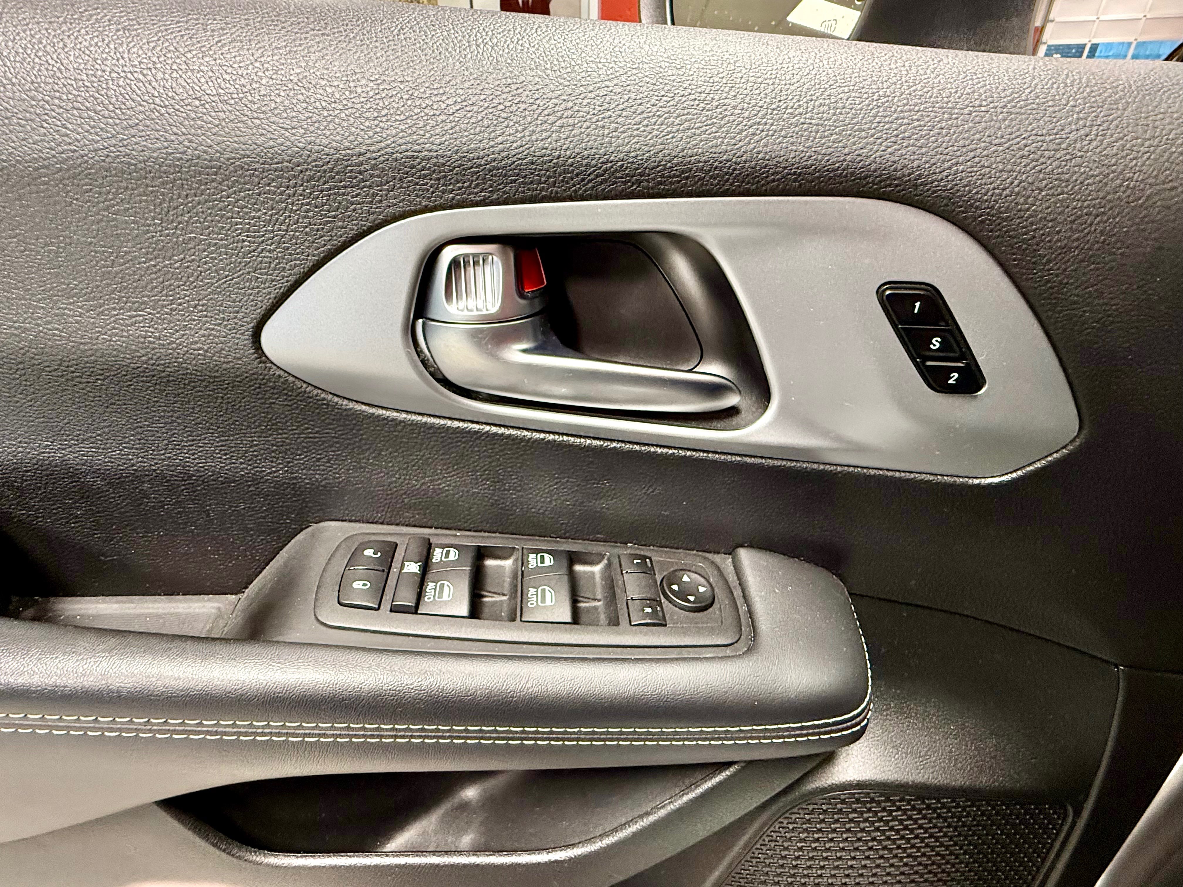 Certified 2023 Chrysler Pacifica Touring-L w/ Uconnect Theater Family Group AWD/4WD image 17