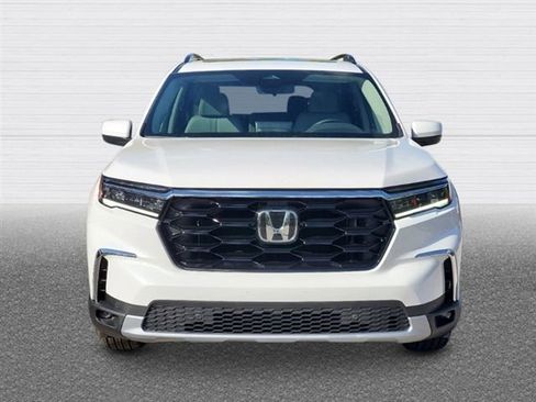 New 2025 Honda Pilot Touring image 7