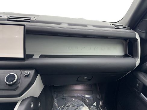 Used 2025 Land Rover Defender 110 S image 57
