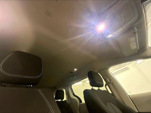 Used 2023 Chrysler Voyager LX FWD image 29