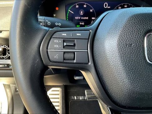 Used 2023 Honda Accord Sport image 9