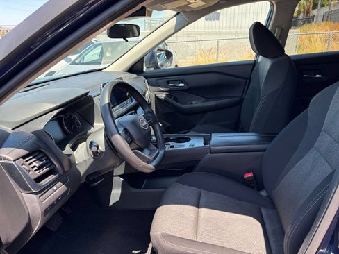 Used 2025 Nissan Rogue SV FWD image 29