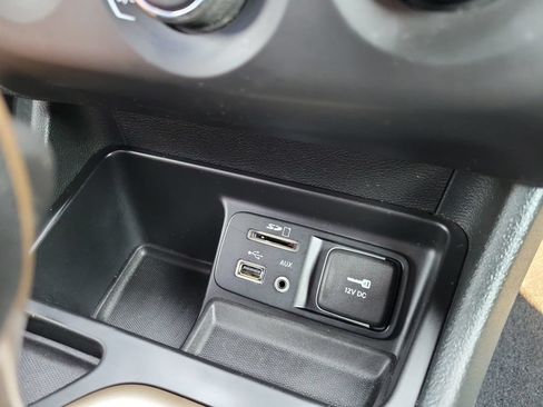 Used 2018 Jeep Cherokee Latitude FWD image 21