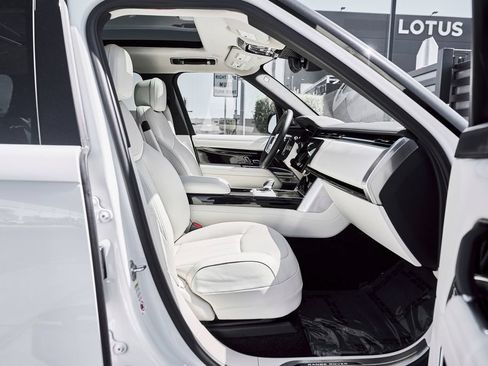 Used 2025 Land Rover Range Rover SE AWD/4WD image 22