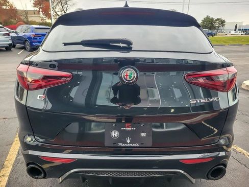 Used 2022 Alfa Romeo Stelvio Veloce image 5