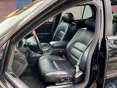 Used 2002 Cadillac De Ville DTS w/ Premium Equipment Pkg image 23