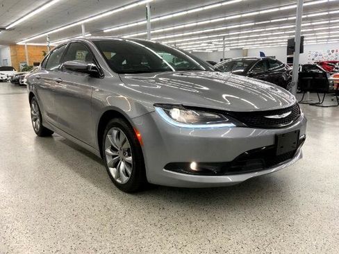 Used 2016 Chrysler 200 S image 4