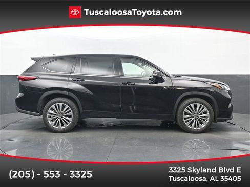 Used 2021 Toyota Highlander Platinum image 1