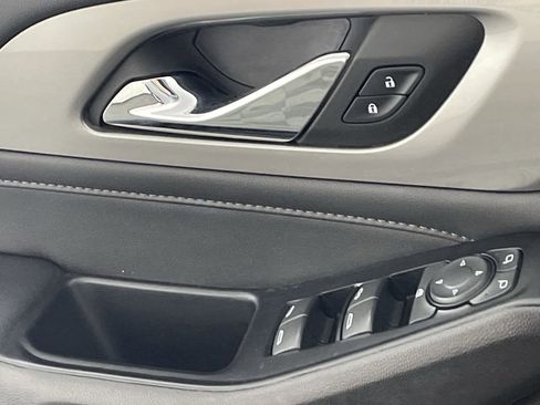 Used 2023 Chevrolet Traverse LT image 17