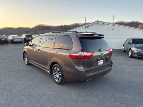 Used 2018 Toyota Sienna XLE w/ XLE Navigation Package image 6
