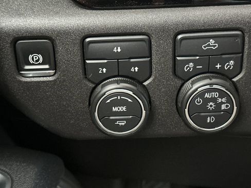 Used 2025 Chevrolet Silverado 2500 LT w/ Convenience Package AWD/4WD image 35