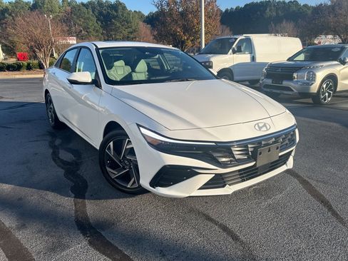 Used 2025 Hyundai Elantra Limited image 1