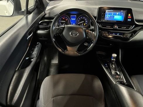 Used 2018 Toyota C-HR XLE FWD image 18