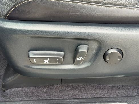 Used 2018 Lexus GX 460 Premium w/ Premium Package image 19