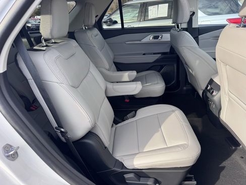 Used 2025 Ford Explorer Active w/ Active Comfort Package image 34
