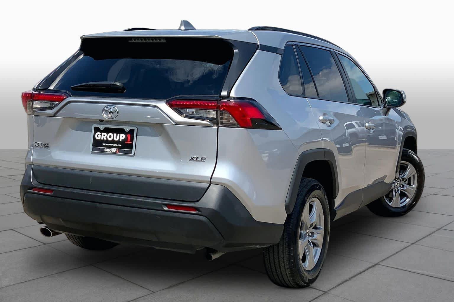 Used 2025 Toyota RAV4 XLE FWD image 13