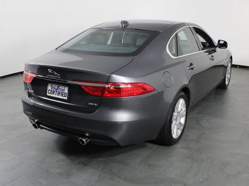 Used 2016 Jaguar XF Premium RWD image 4
