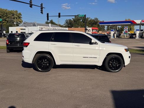 Used 2018 Jeep Grand Cherokee Altitude image 6