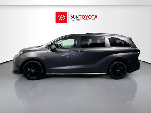 Used 2023 Toyota Sienna XLE FWD image 7