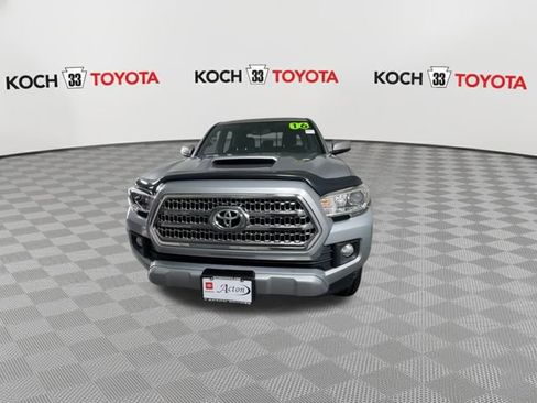 Used 2016 Toyota Tacoma TRD Sport image 14