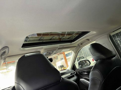 Used 2025 Toyota Highlander XLE AWD/4WD image 25