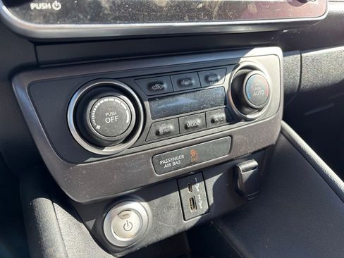 Used 2022 Nissan Leaf S image 17