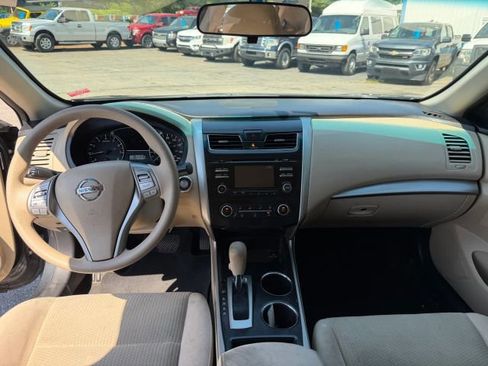 Used 2015 Nissan Altima 2.5 S w/ Sport Value Package FWD image 11