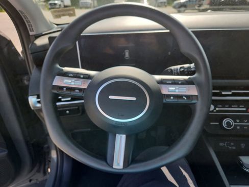 Used 2025 Hyundai Tucson SE image 13