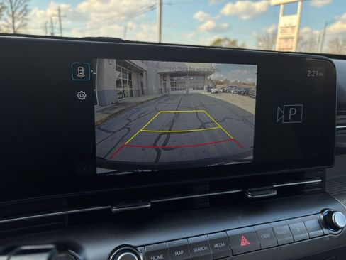 Used 2025 Hyundai Kona SEL image 17