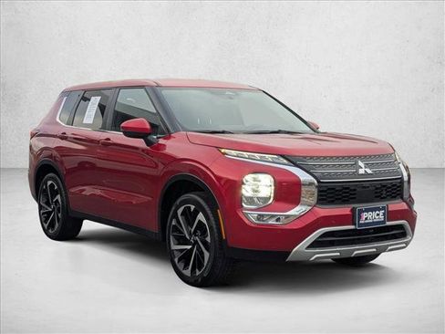 Used 2024 Mitsubishi Outlander SE image 3