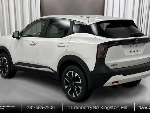 Used 2025 Nissan Kicks SV AWD/4WD image 7