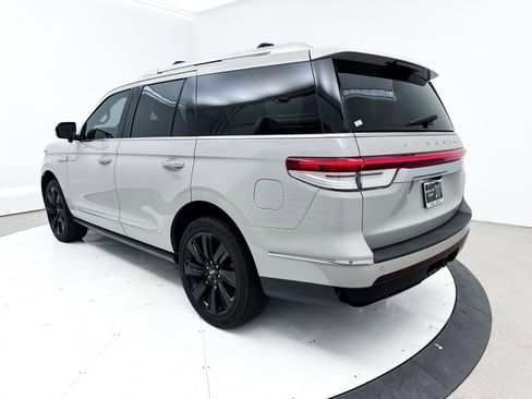 Used 2022 Lincoln Navigator Reserve image 18