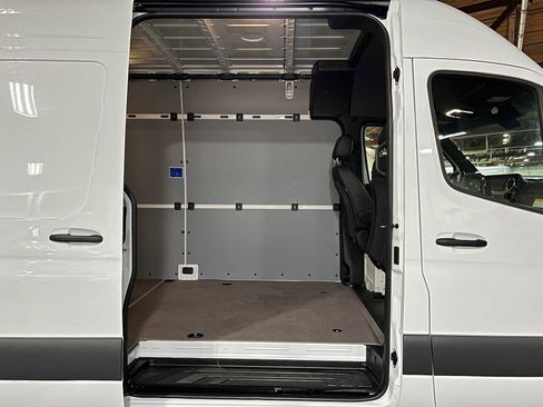 Used 2025 Mercedes-Benz Sprinter 2500 image 12