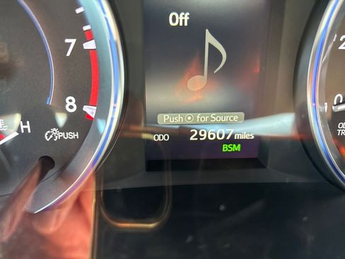 Used 2018 Toyota Highlander XLE AWD/4WD image 17