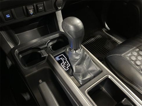 Used 2022 Toyota Tacoma SR5 w/ Technology Package image 24