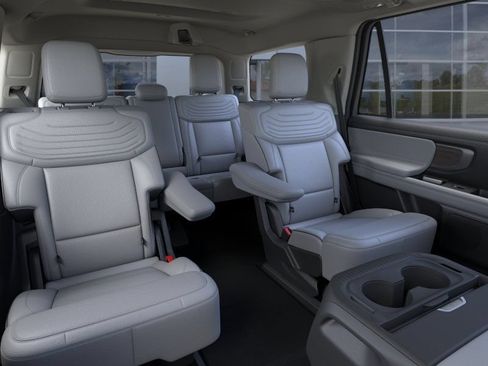 New 2026 Ford Expedition Platinum AWD/4WD image 3