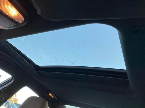 Used 2019 Dodge Charger SXT image 19