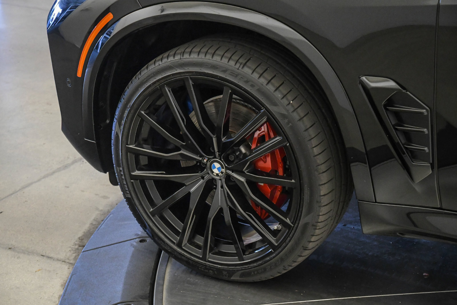 Certified 2025 BMW X5 sDrive40i w/ M Sport Package RWD image 9