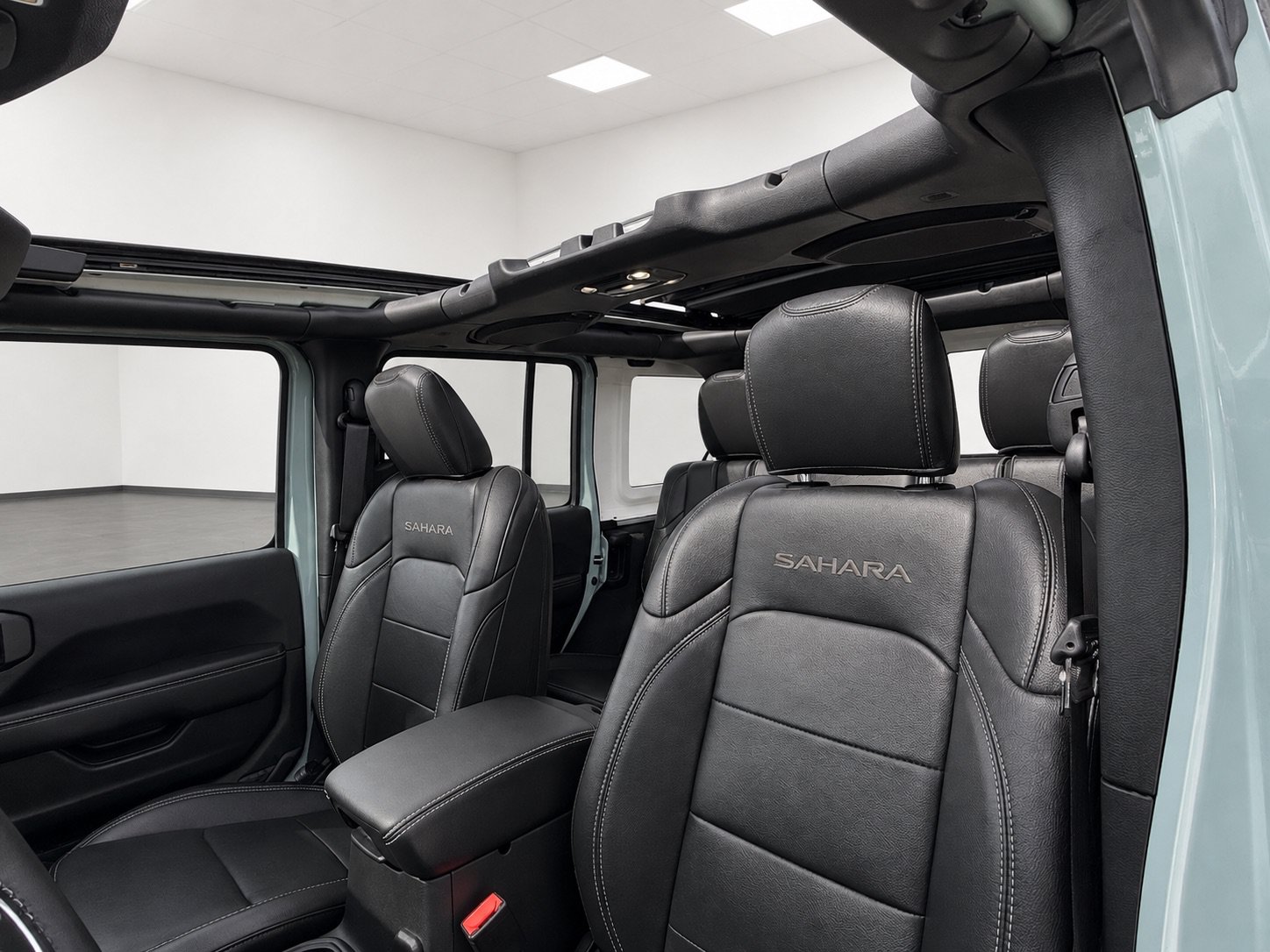 Used 2023 Jeep Wrangler Unlimited Sahara w/ Cold Weather Group AWD/4WD image 40