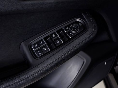 Certified 2023 Porsche Macan S image 27