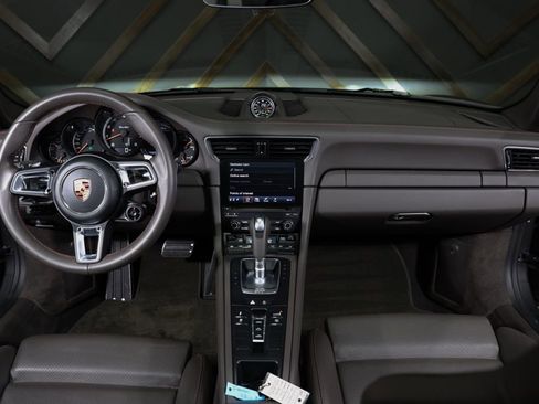 Used 2019 Porsche 911 Turbo image 5