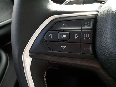 Used 2023 Jeep Grand Cherokee Limited AWD/4WD image 26