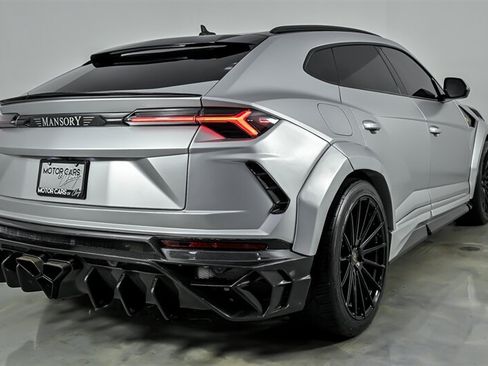 Used 2022 Lamborghini Urus AWD/4WD image 11