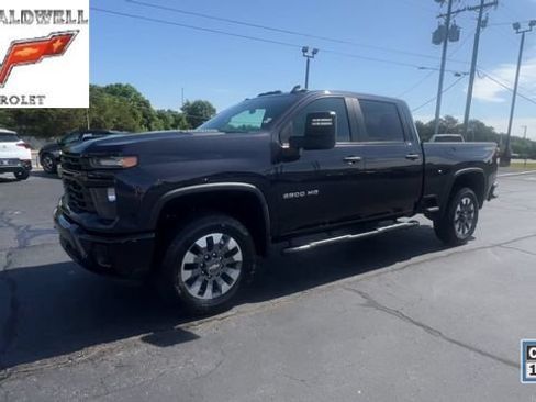 Used 2024 Chevrolet Silverado 2500 Custom w/ Custom Value Package AWD/4WD image 4