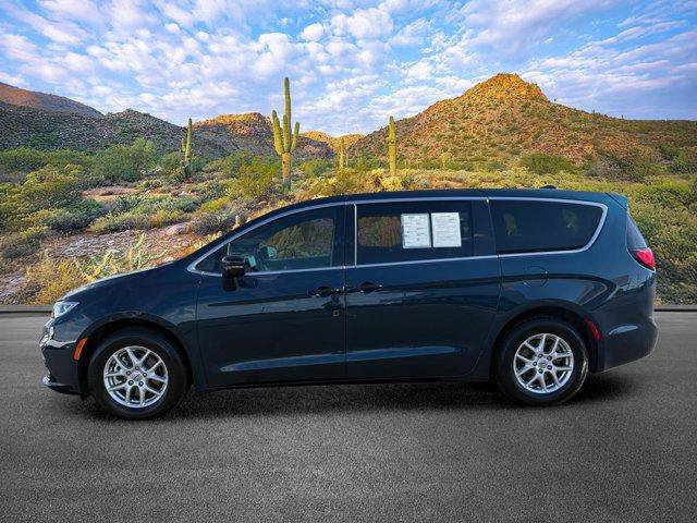 Used 2025 Chrysler Pacifica Select FWD image 7