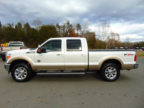 Used 2011 Ford F250 Lariat w/ Lariat Ultimate Pkg image 1