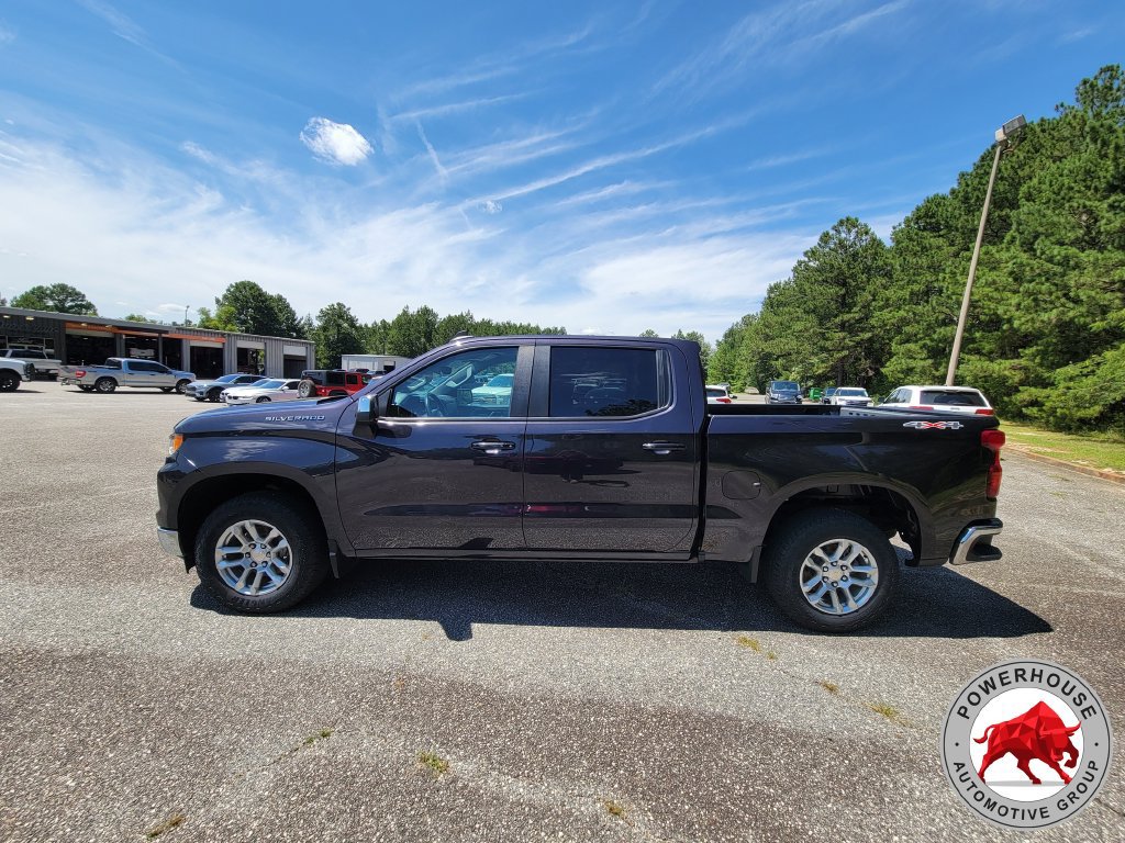 Used 2022 Chevrolet Silverado 1500 LT AWD/4WD image 3