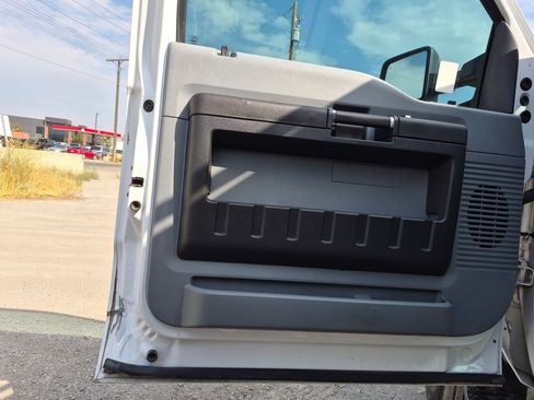 Used 2016 Ford F550 4x4 Regular Cab Super Duty image 12