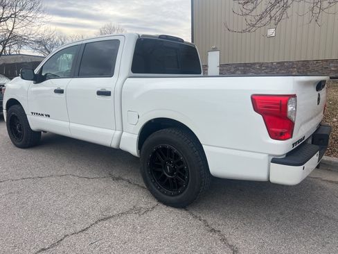 Used 2019 Nissan Titan SV w/ SV Convenience Package image 7