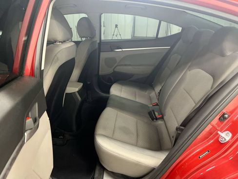 Used 2019 Hyundai Elantra SE FWD image 21